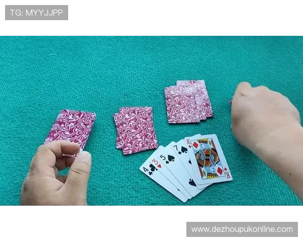 扑克牌二十种方法练习快速洗牌与翻牌的操作技巧详解